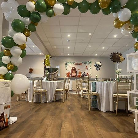 The Black Lion Royal Hotel Lampeter Luaran gambar
