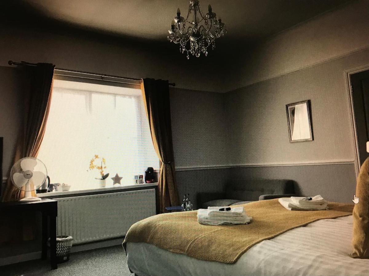The Black Lion Royal Hotel Lampeter Luaran gambar