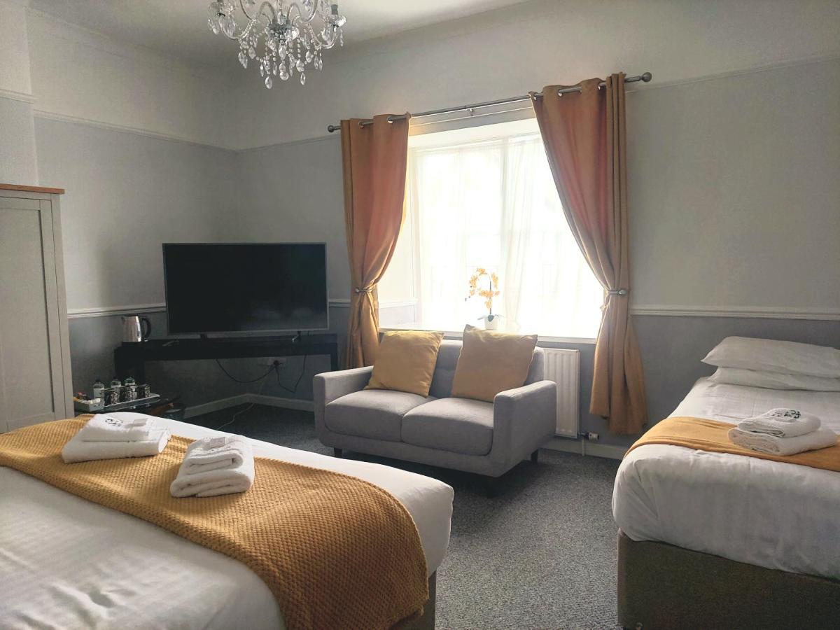 The Black Lion Royal Hotel Lampeter Luaran gambar