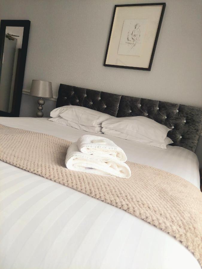 The Black Lion Royal Hotel Lampeter Luaran gambar