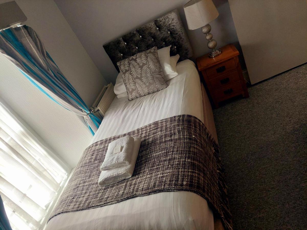 The Black Lion Royal Hotel Lampeter Luaran gambar