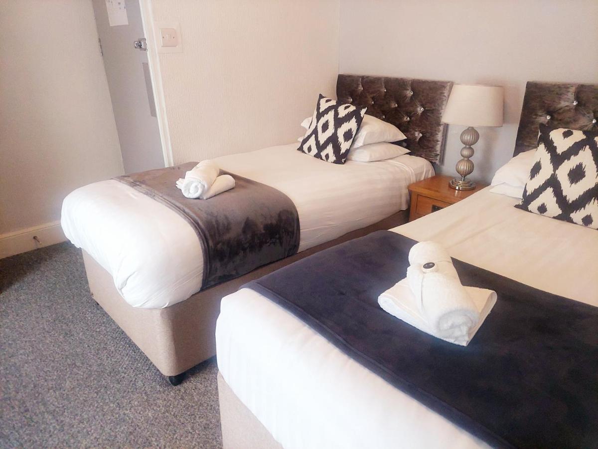 The Black Lion Royal Hotel Lampeter Luaran gambar