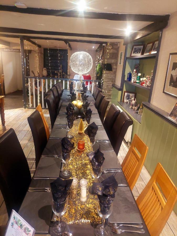 The Black Lion Royal Hotel Lampeter Luaran gambar