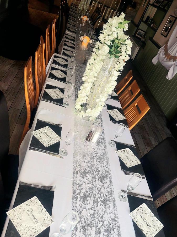 The Black Lion Royal Hotel Lampeter Luaran gambar