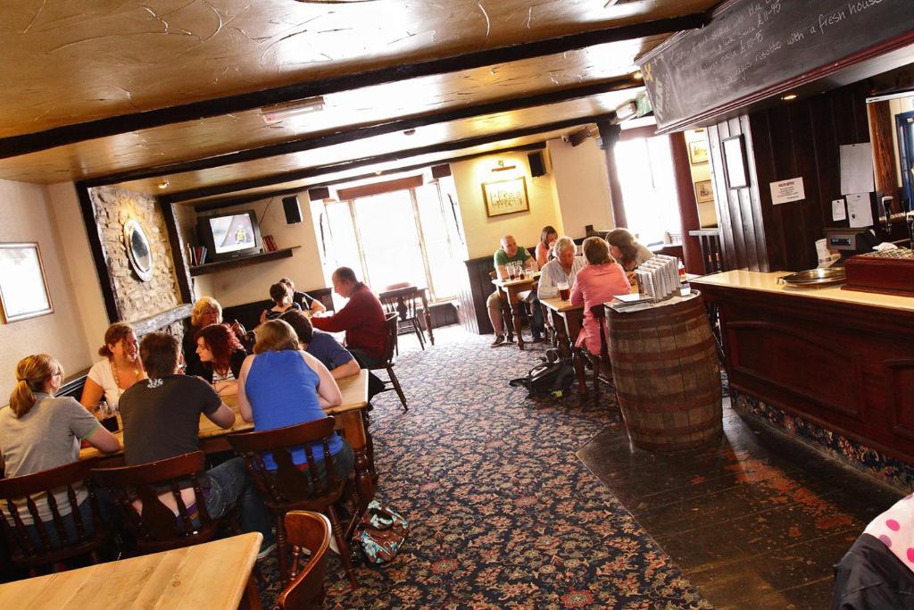 The Black Lion Royal Hotel Lampeter Luaran gambar