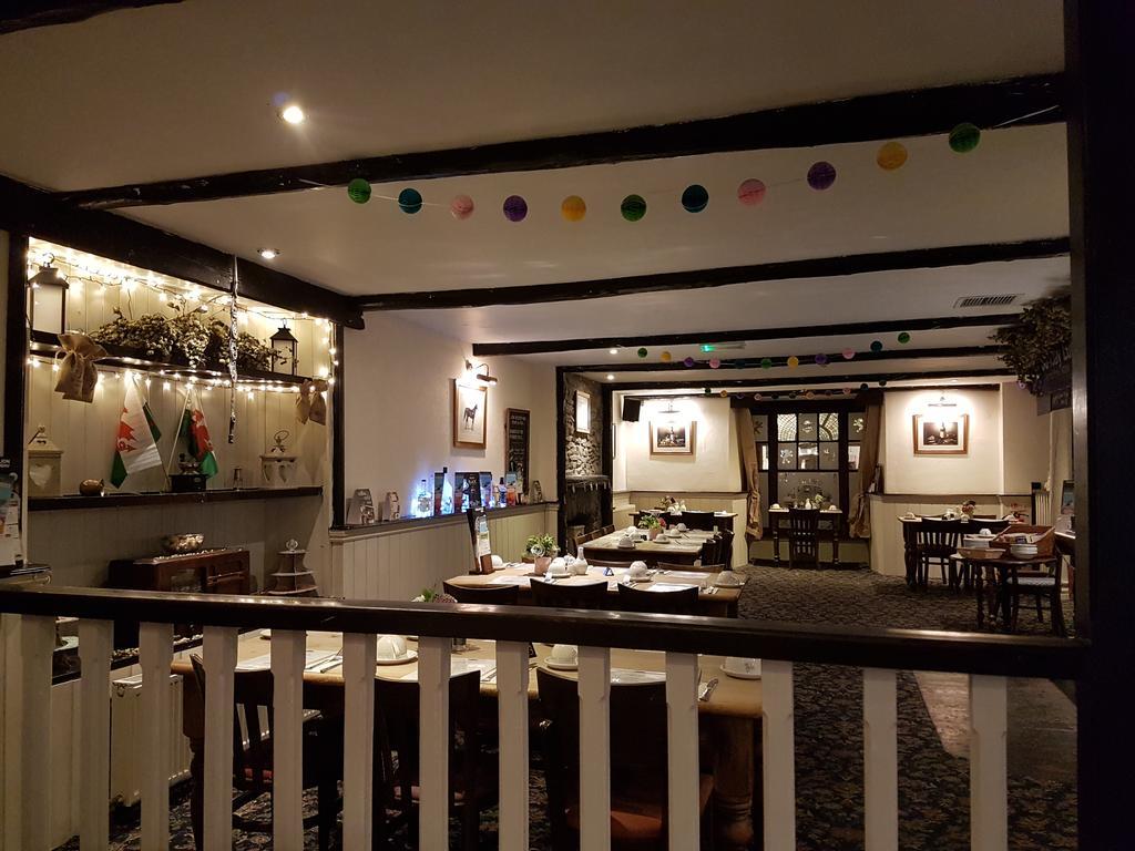 The Black Lion Royal Hotel Lampeter Luaran gambar